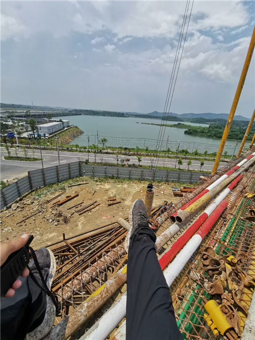 青龙作业中发生设备损坏或人员意外，责任怎么划分？