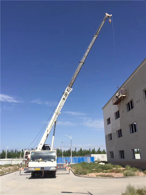 青龙“轻装强干”—— 吊车的 “轻量化臂架” 技术