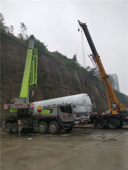 青龙“不怕风雨冻”—— 吊车的 “恶劣环境适应” 技术